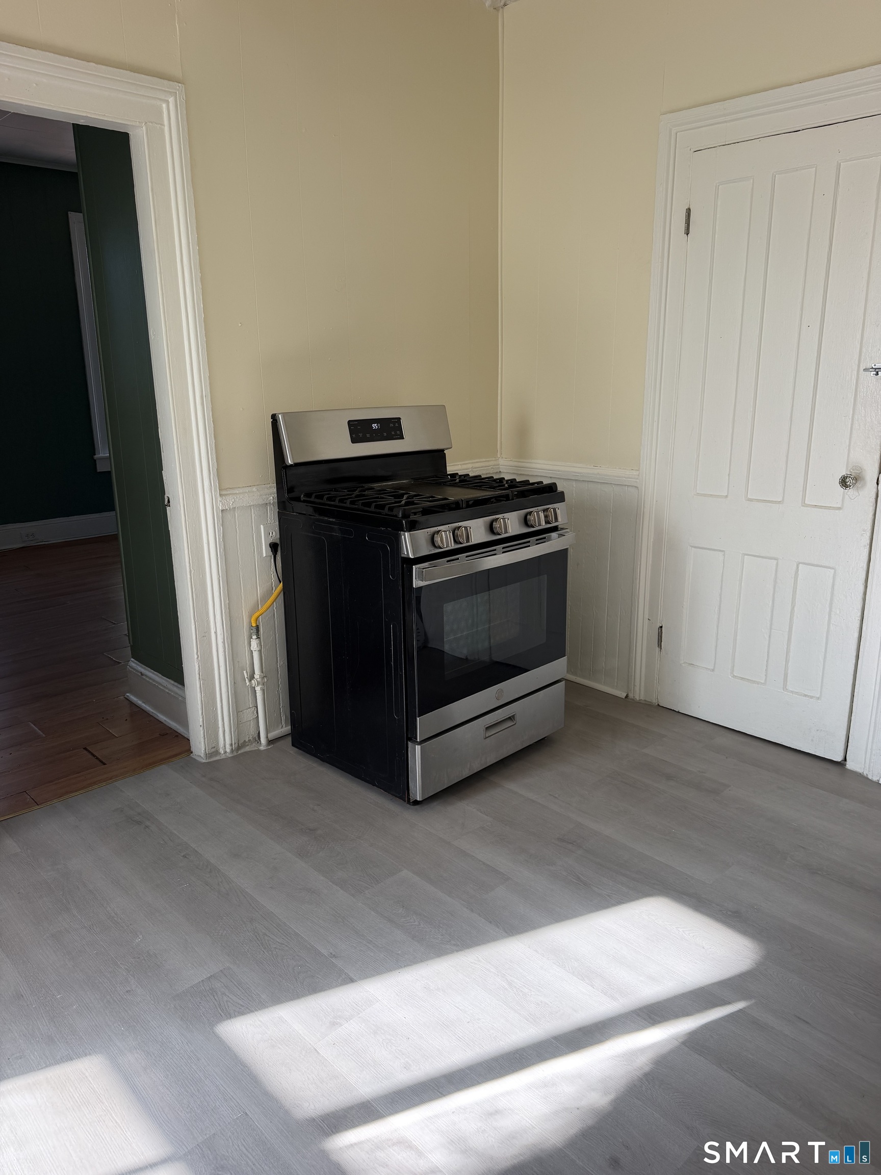 957 Hancock Avenue Bridgeport CT 06605