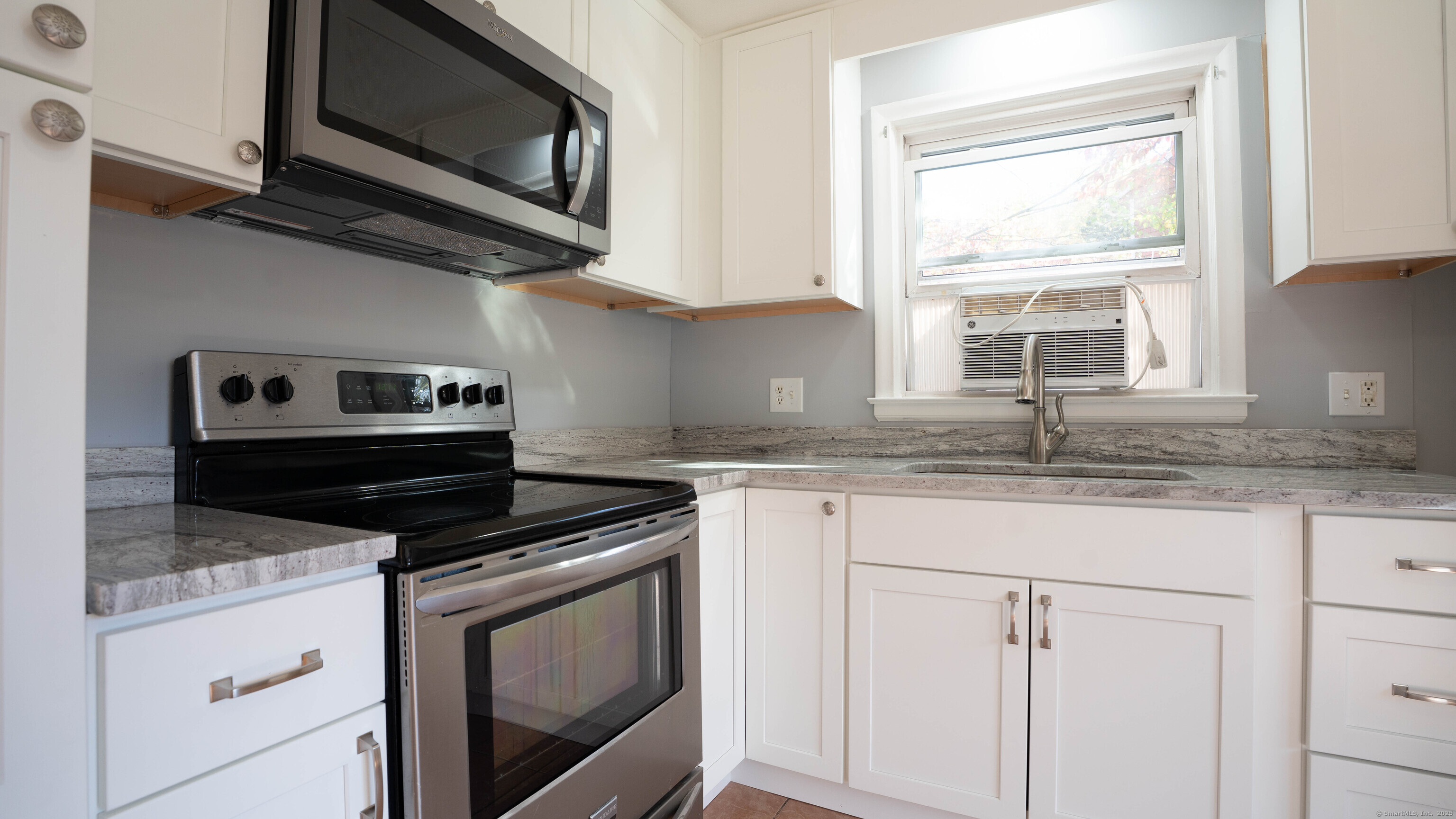 24 Coburn Circle Newington CT 06111
