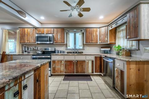 28 Fox Run New Fairfield CT 06812