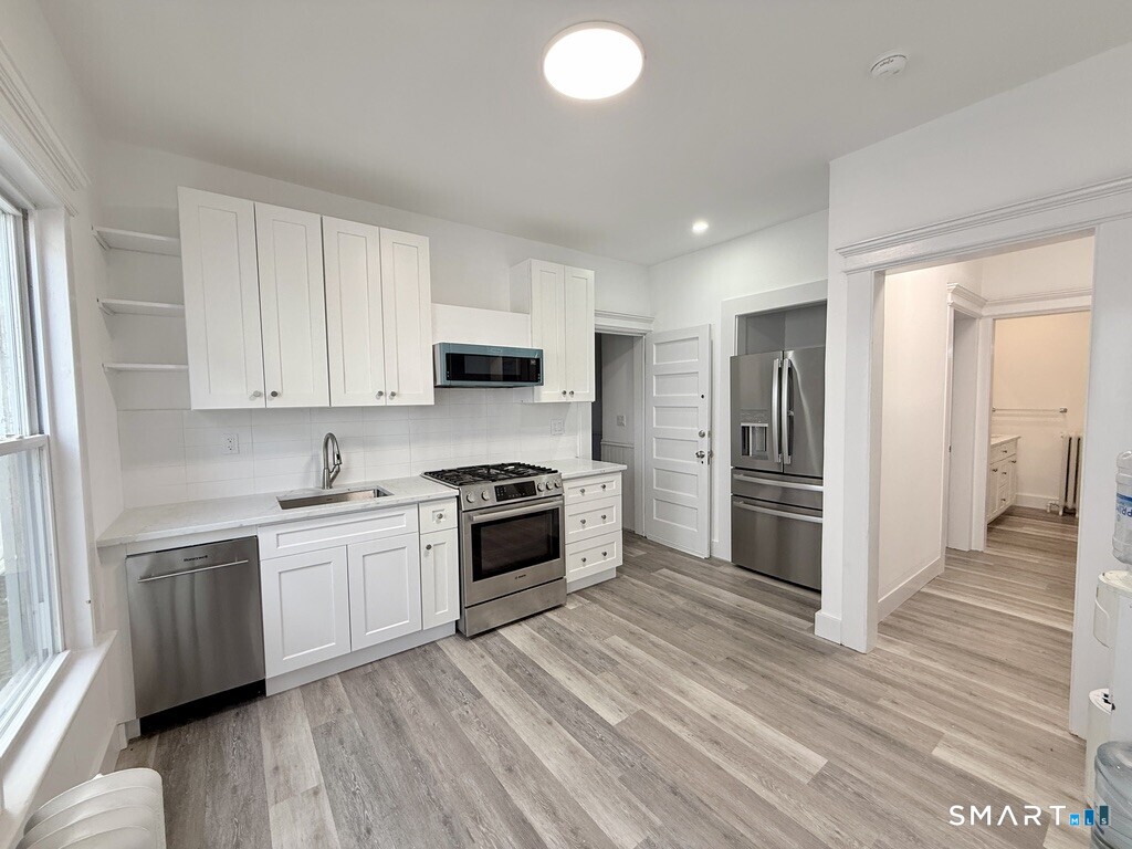 695 Laurel Avenue Bridgeport CT 06604