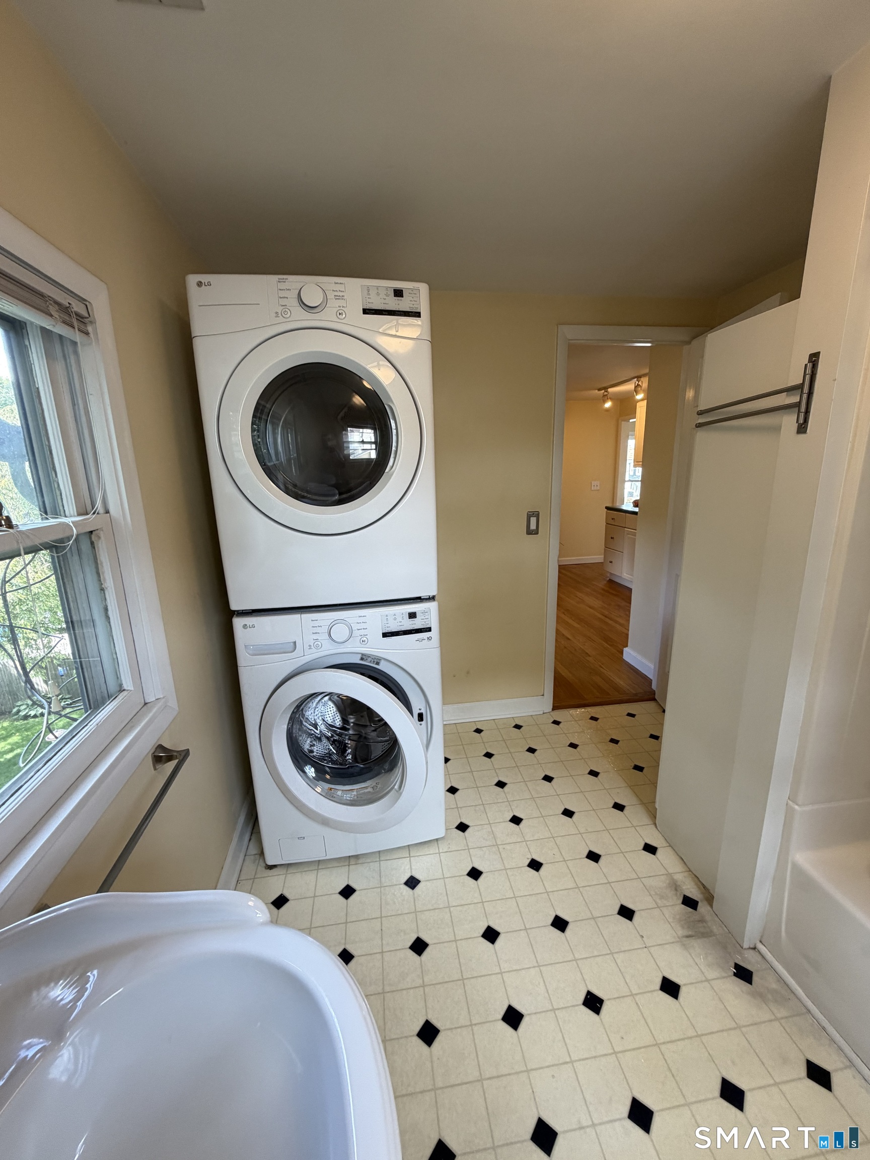 28 Davis Street Danbury CT 06810