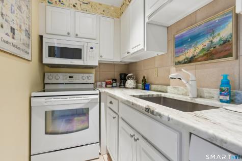 42 Quidnet Court Guilford CT 06437