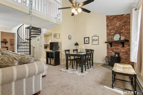 42 Quidnet Court Guilford CT 06437