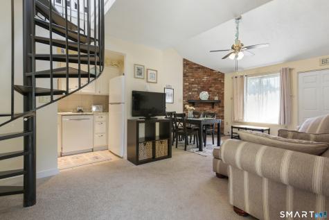 42 Quidnet Court Guilford CT 06437