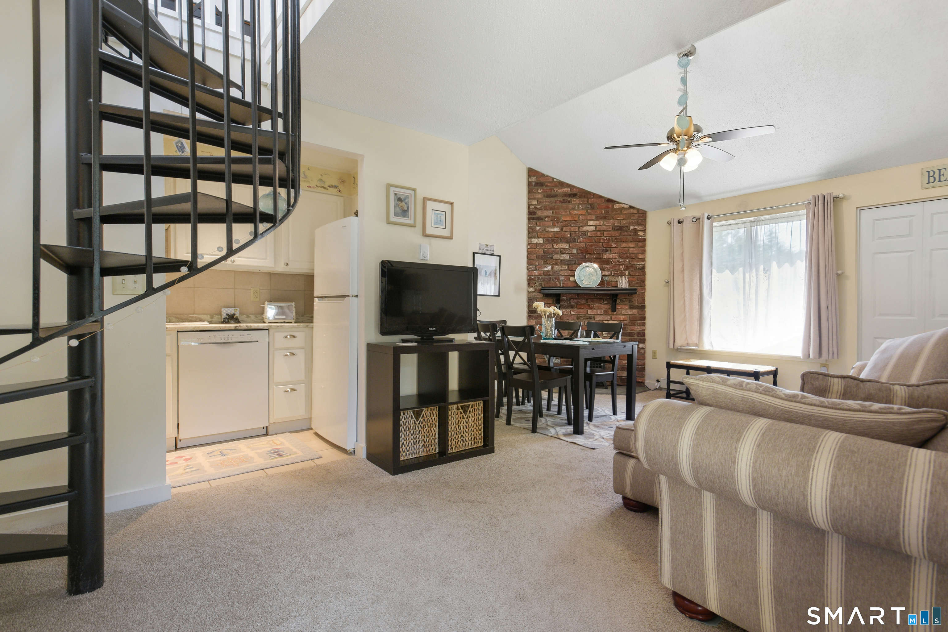 42 Quidnet Court Guilford CT 06437