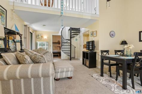 42 Quidnet Court Guilford CT 06437