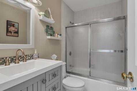 5 Mansfield Grove Road East Haven CT 06512
