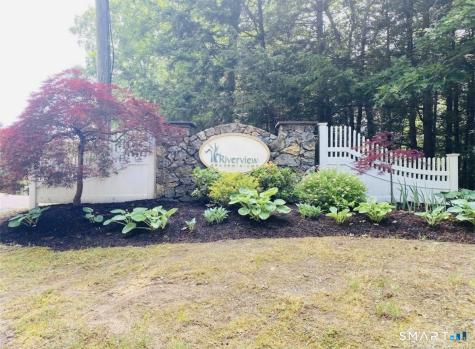 11 Trout Brook Circle Newtown CT 06470