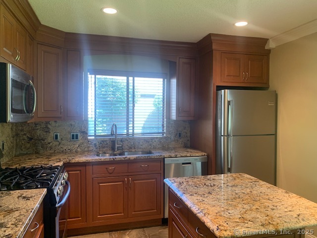 27 Canterbury Lane Avon CT 06001