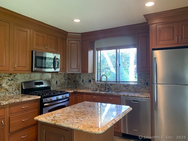 27 Canterbury Lane Avon CT 06001