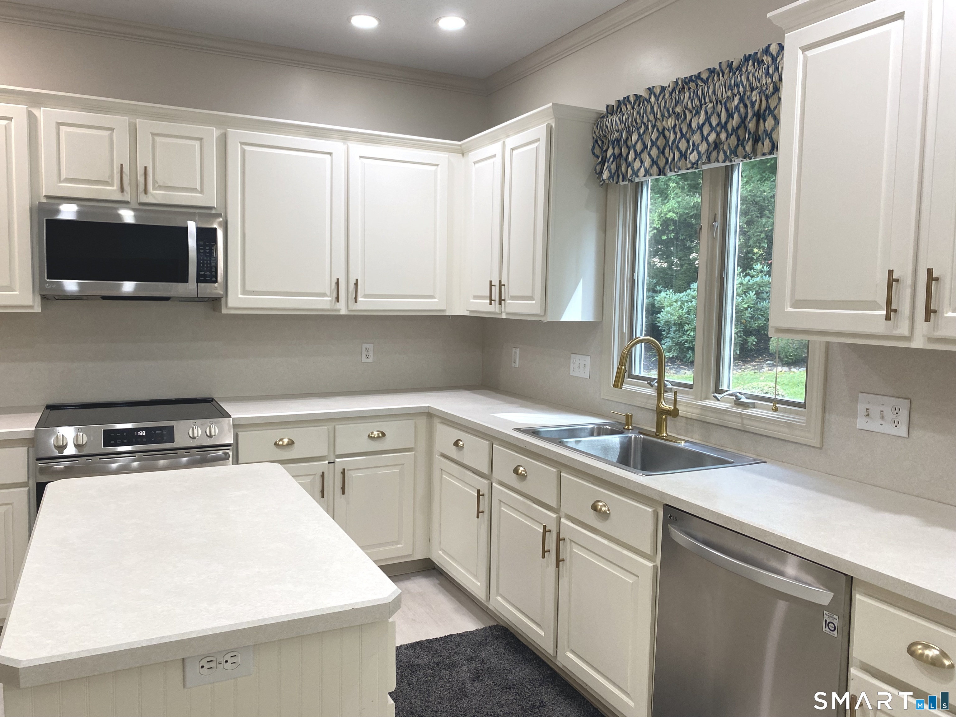 54 Winchester Drive North Haven CT 06473