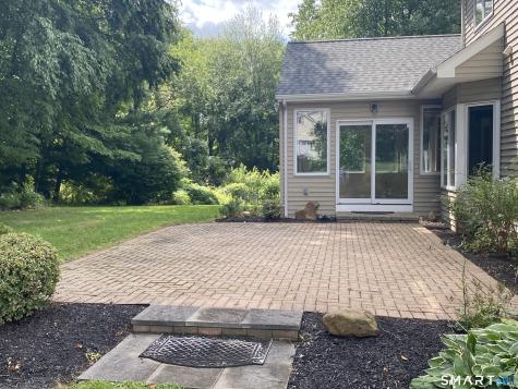 54 Winchester Drive North Haven CT 06473