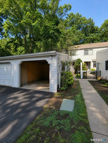 5 Farmington Chase Crescent Farmington CT 06032