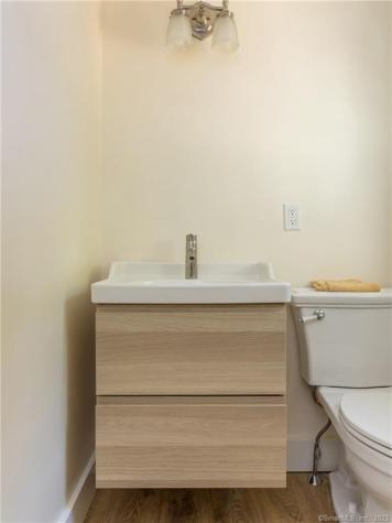 33 Washington Avenue Woodbury CT 06798