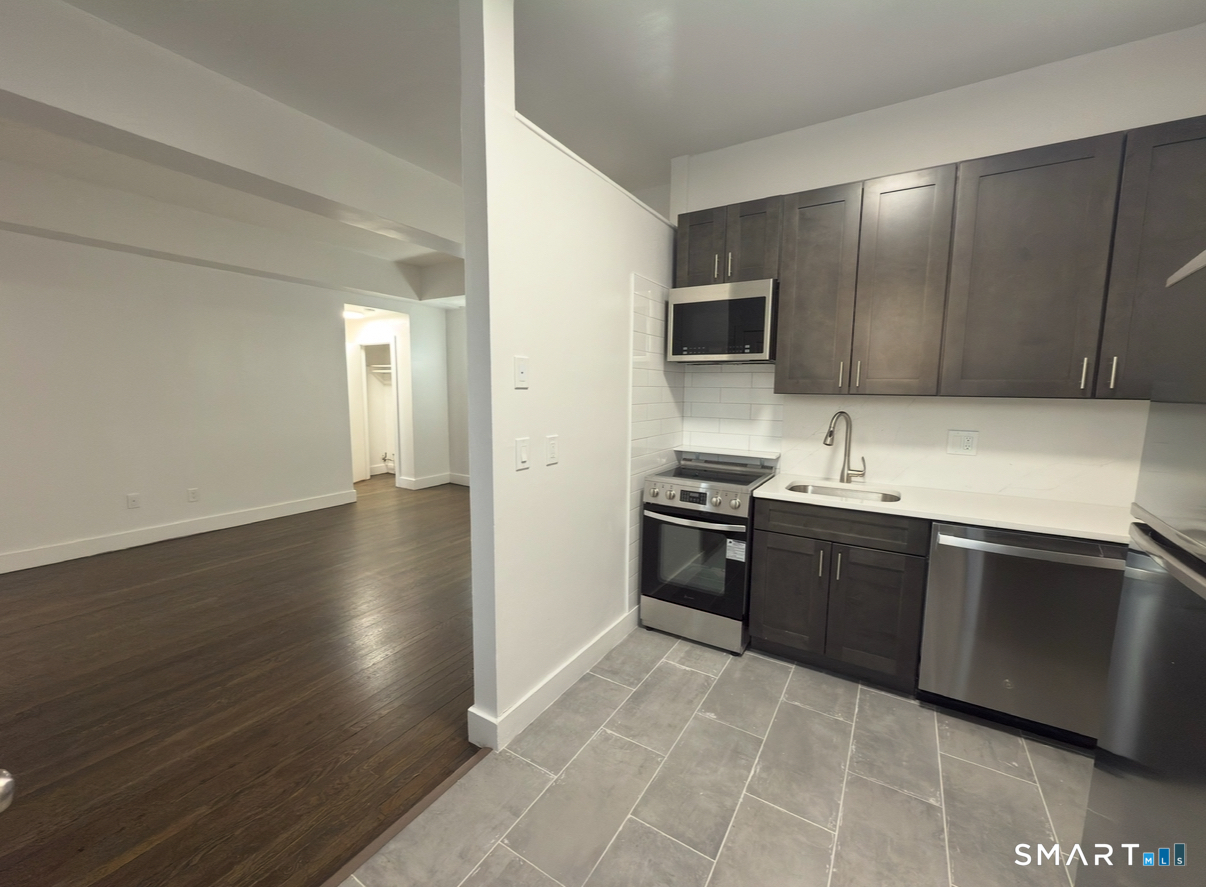 156 Garfield Avenue New London CT 06320