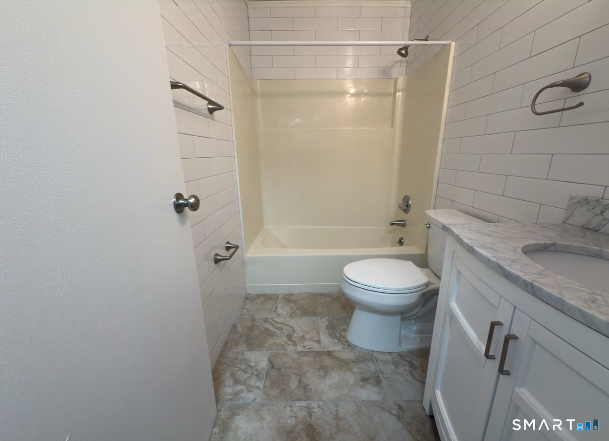 156 Garfield Avenue New London CT 06320