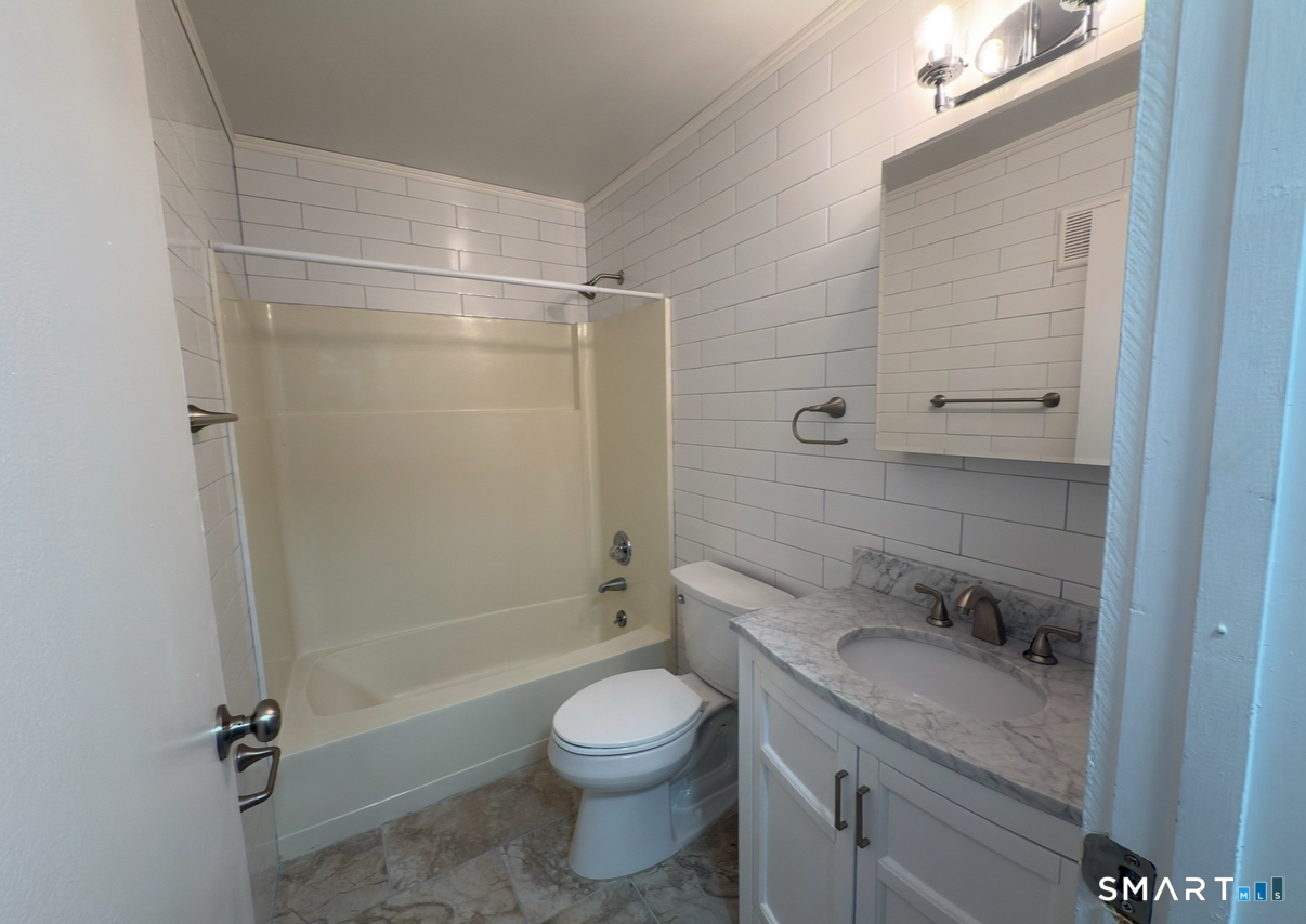 156 Garfield Avenue New London CT 06320