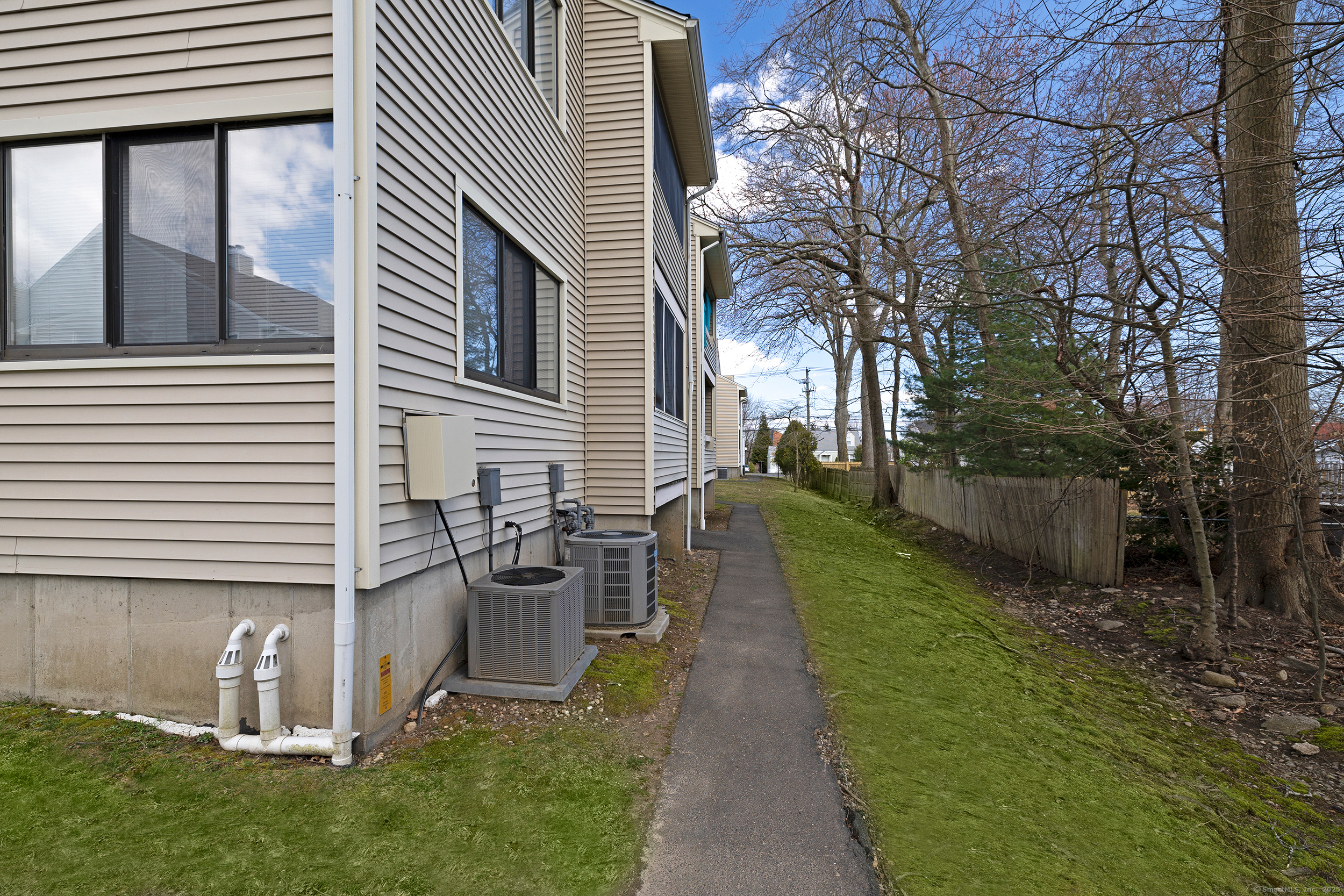 39 Lance Circle Bridgeport CT 06606