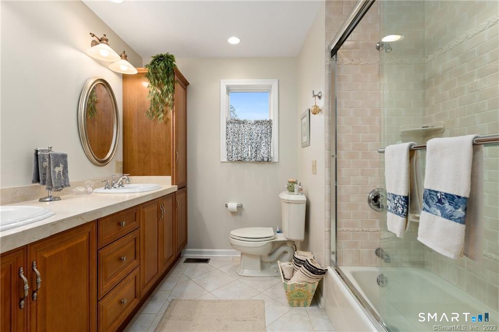 4 Eastview Road New Fairfield CT 06812