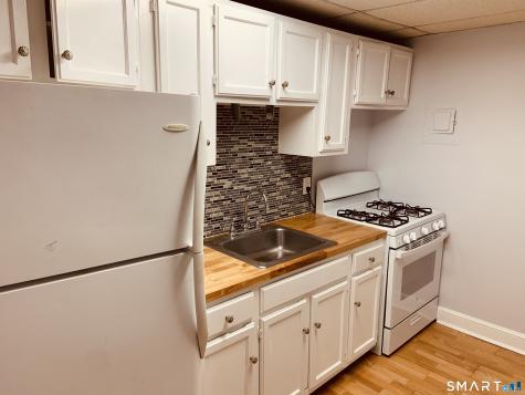 138-1 Woodside Green Street Stamford CT 06901