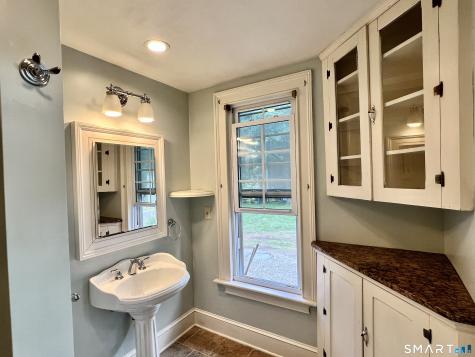 1596 Main Street Stratford CT 06615