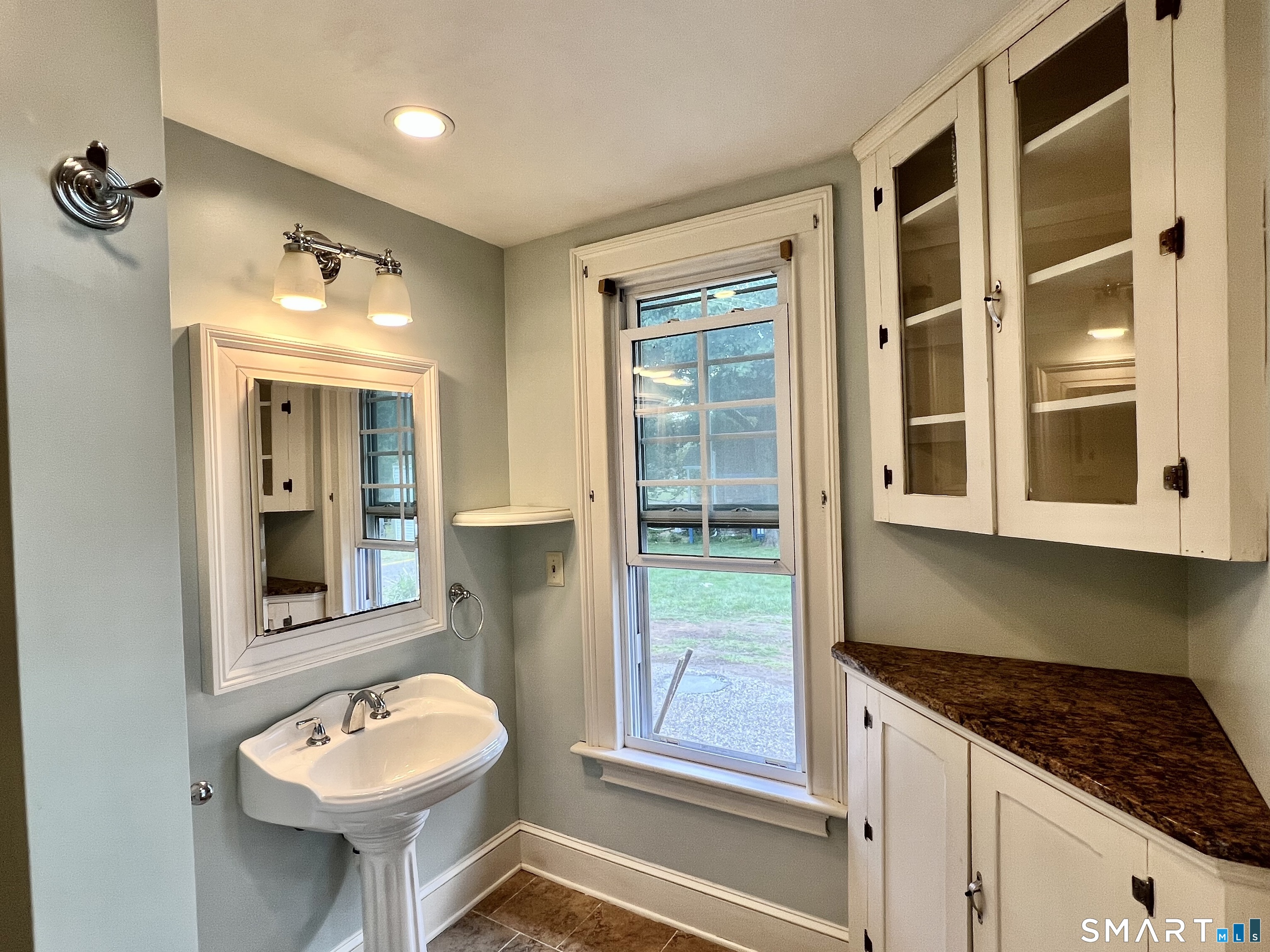 1596 Main Street Stratford CT 06615