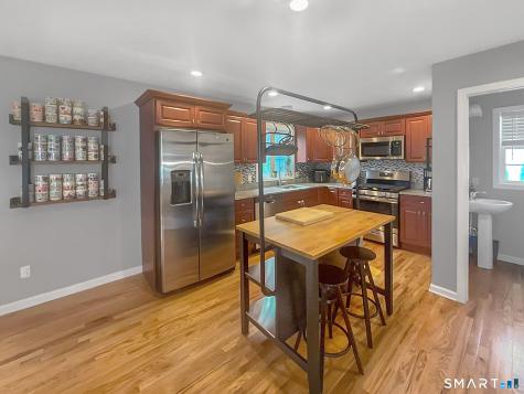 22 Rowland Farm Road Oxford CT 06478