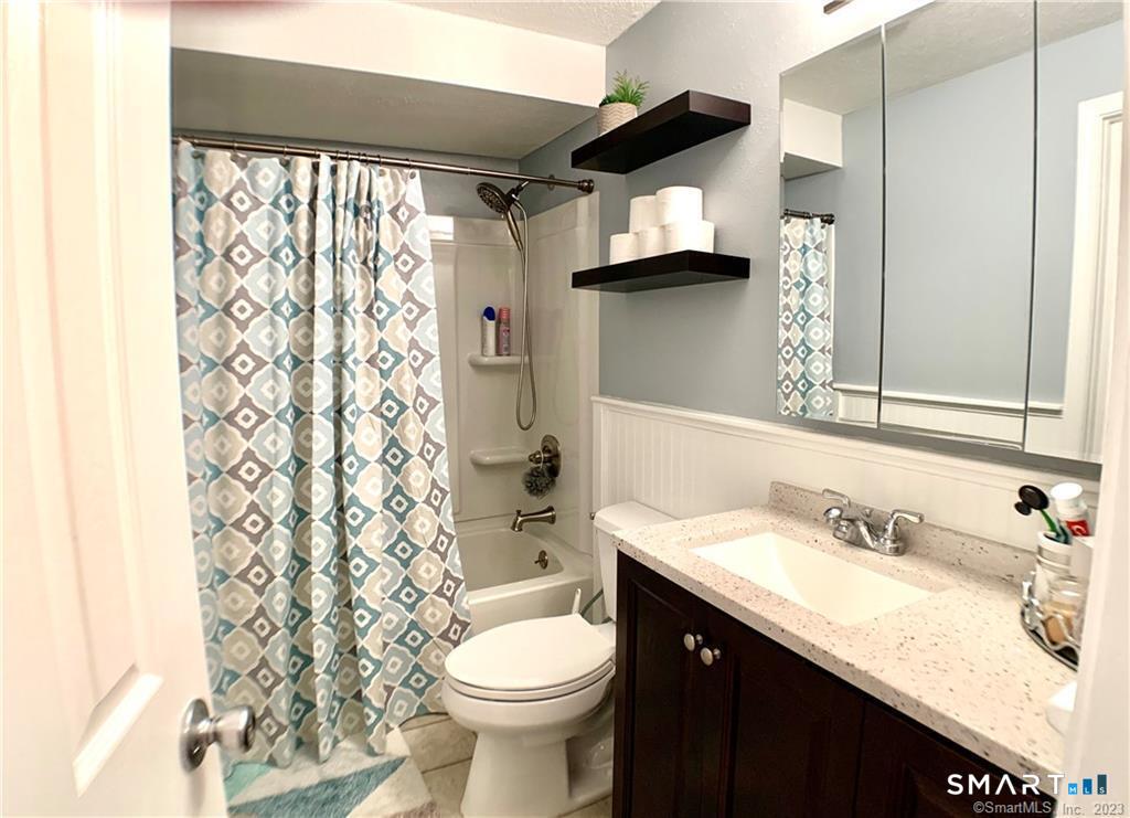64 East Gate Lane Hamden CT 06514