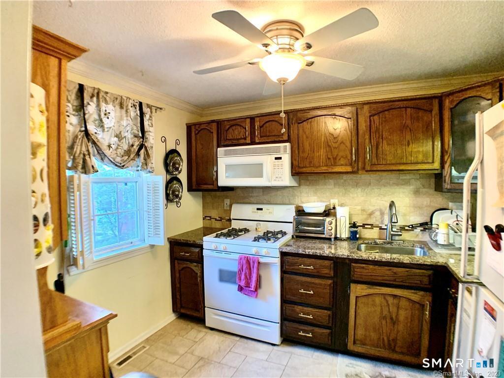 64 East Gate Lane Hamden CT 06514