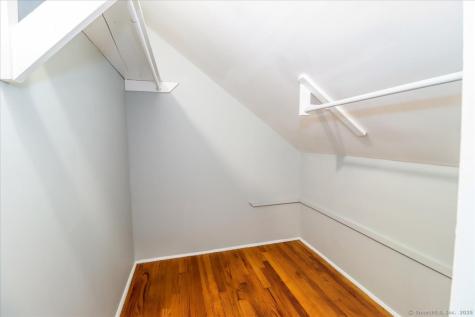 9 Nicholas Square New Milford CT 06776