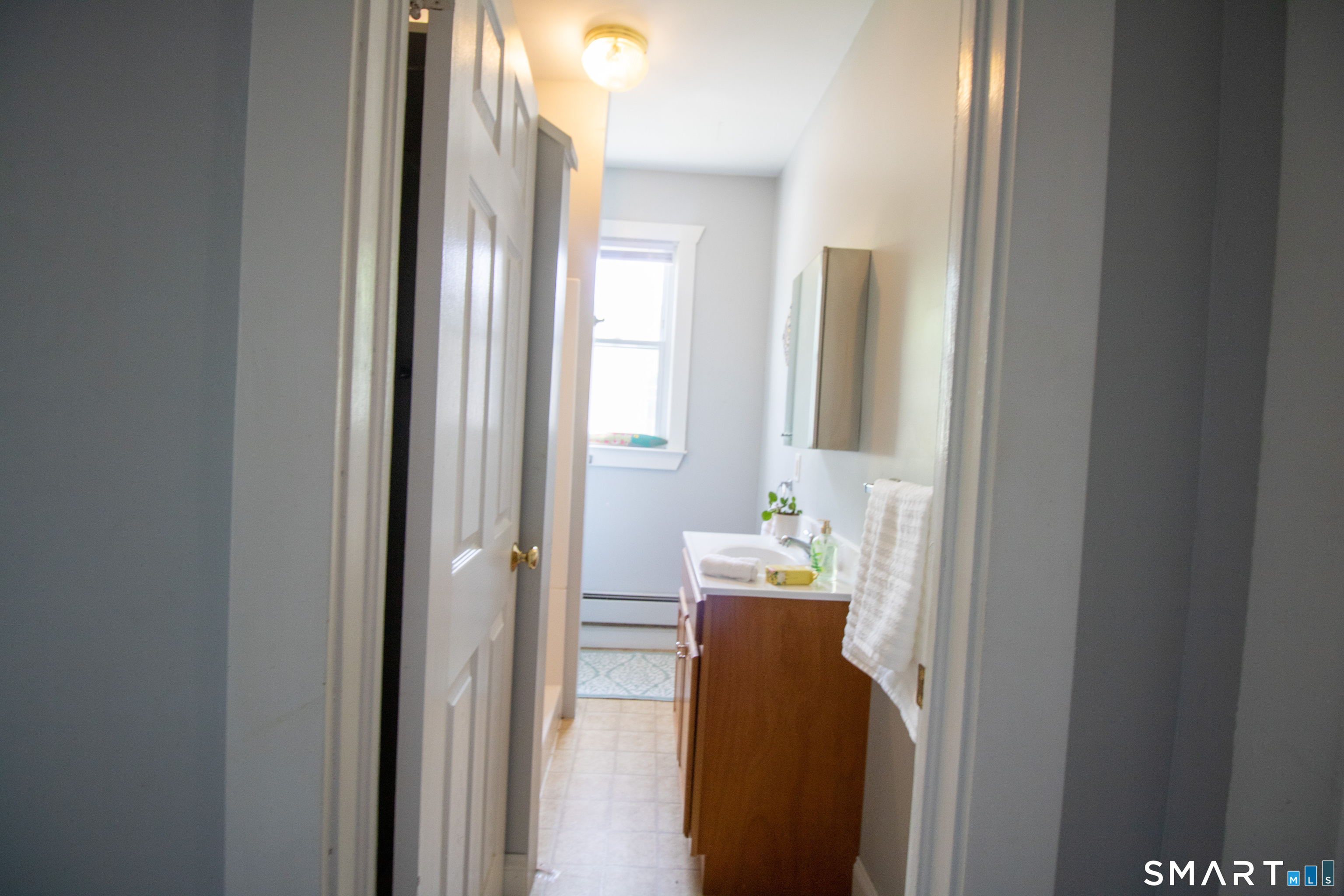 88 Riverview Avenue New London CT 06320