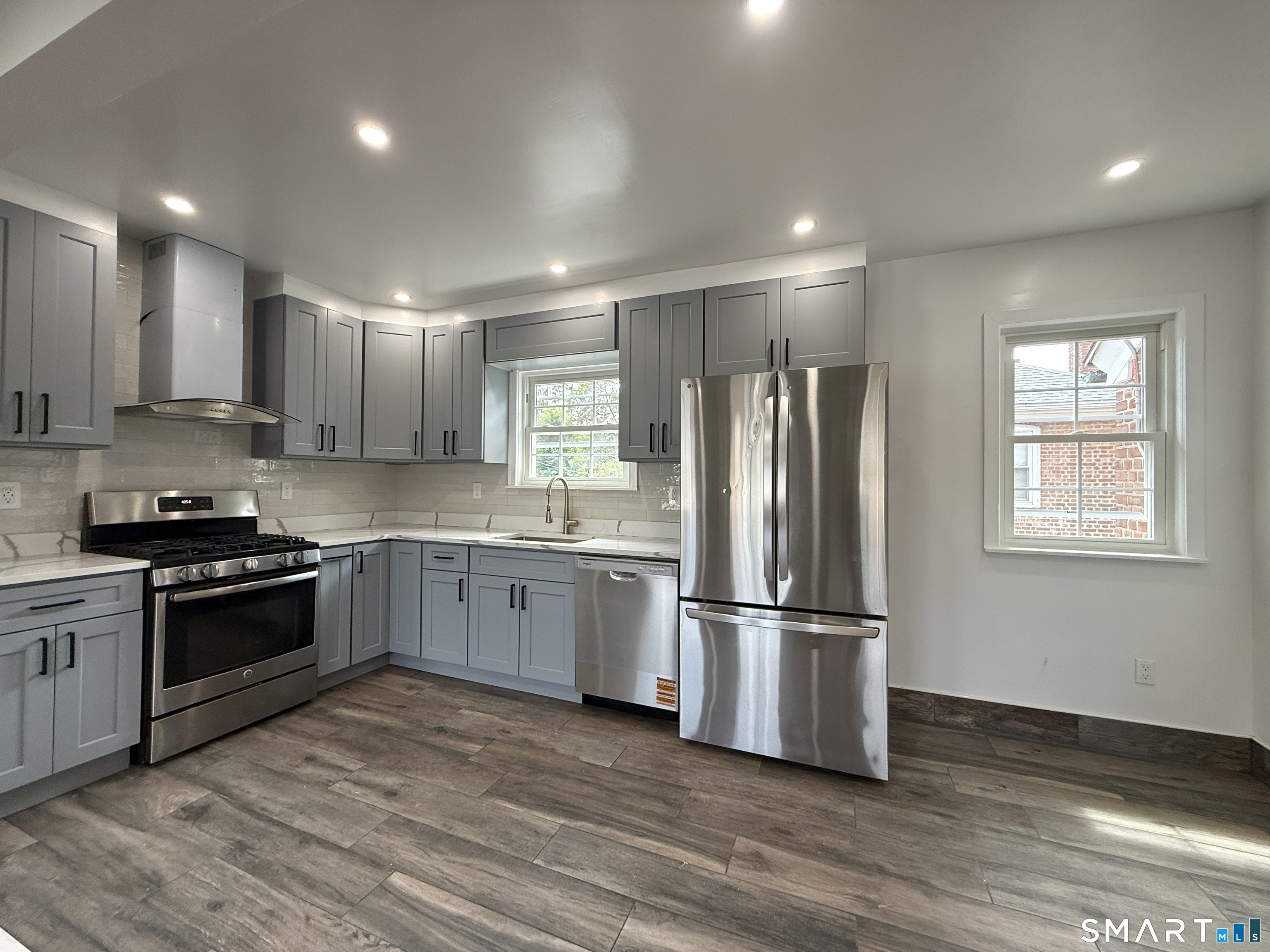 32 Hadley Street Bridgeport CT 06610