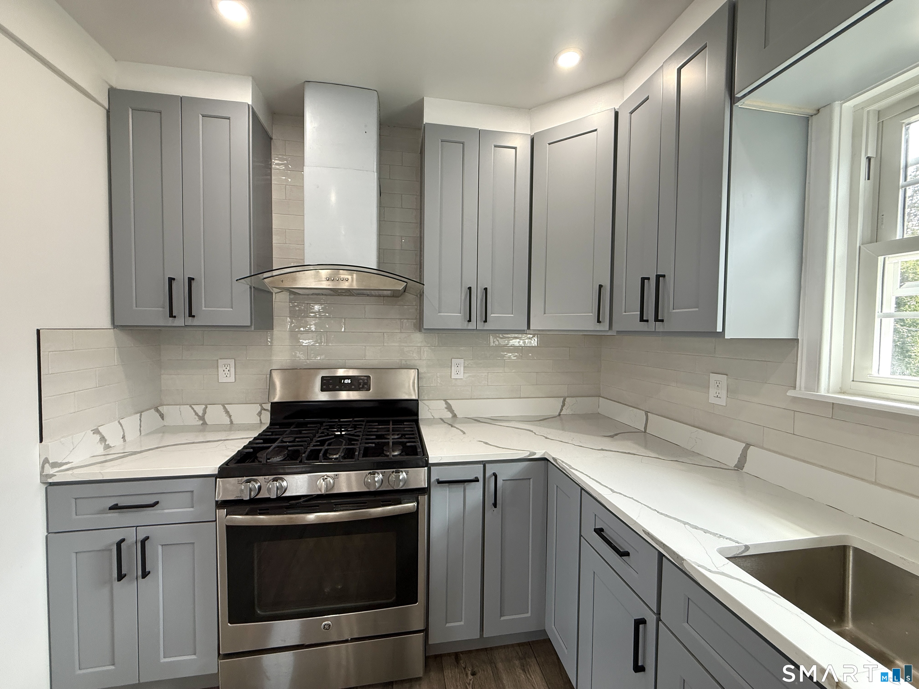 32 Hadley Street Bridgeport CT 06610