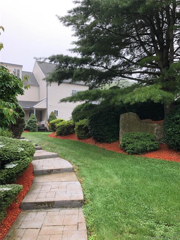 31 Ivy Grove Court Shelton CT 06484