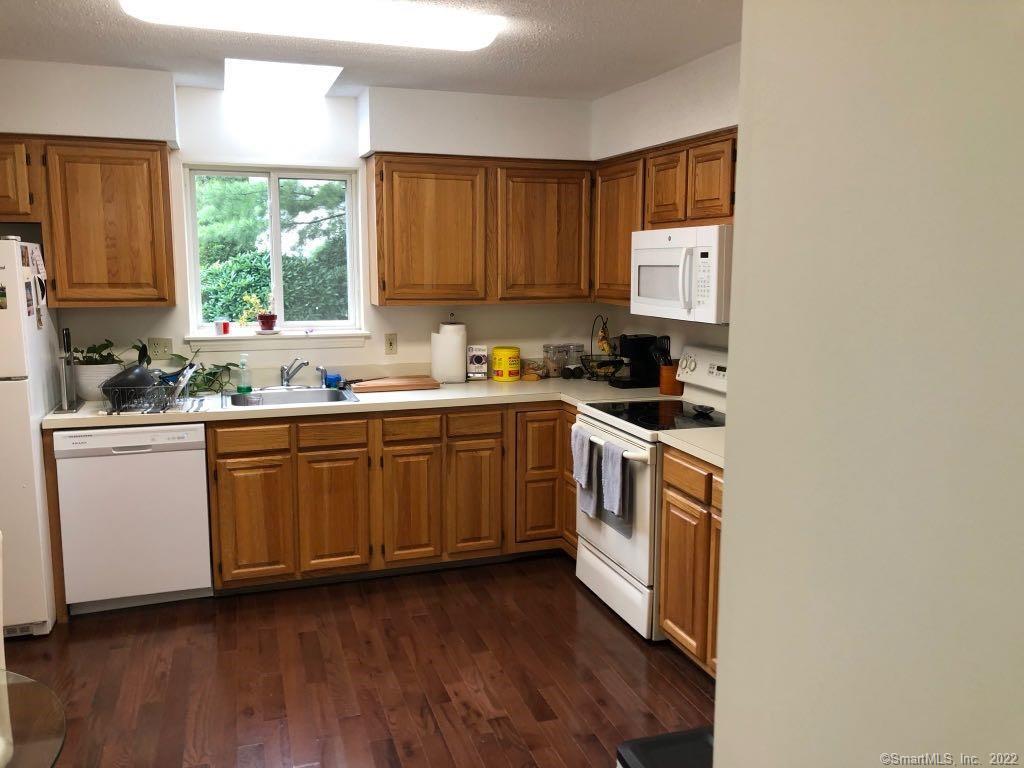 31 Ivy Grove Court Shelton CT 06484