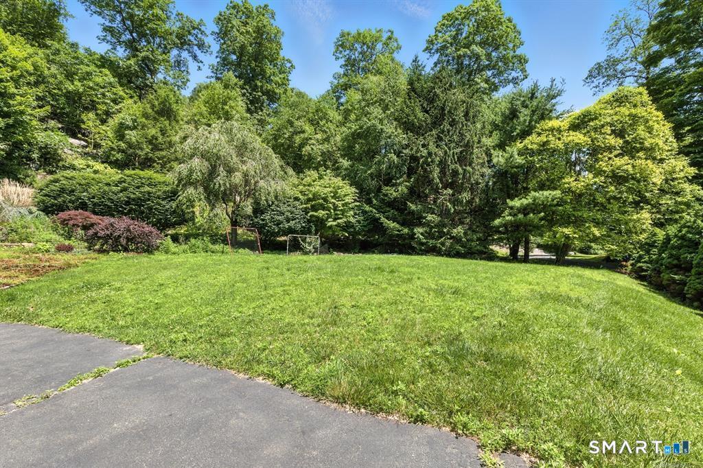 11 Squantz View Drive New Fairfield CT 06812
