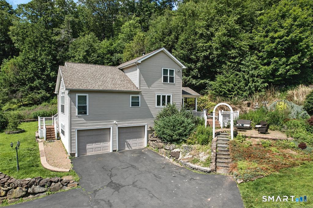 11 Squantz View Drive New Fairfield CT 06812