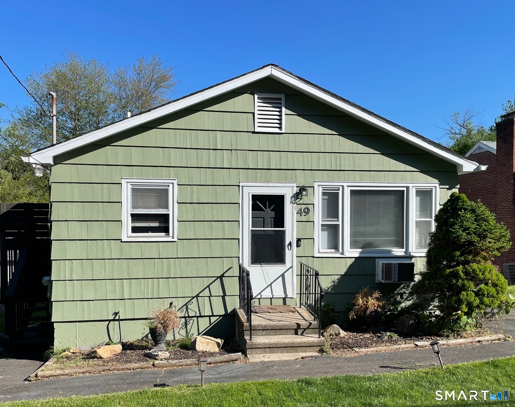 49 Homeside Avenue West Haven CT 06516