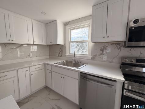 8 River Road East Haven CT 06512