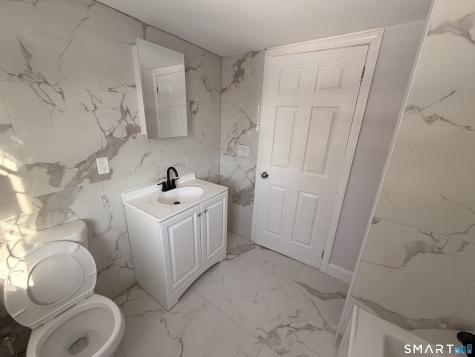 8 River Road East Haven CT 06512