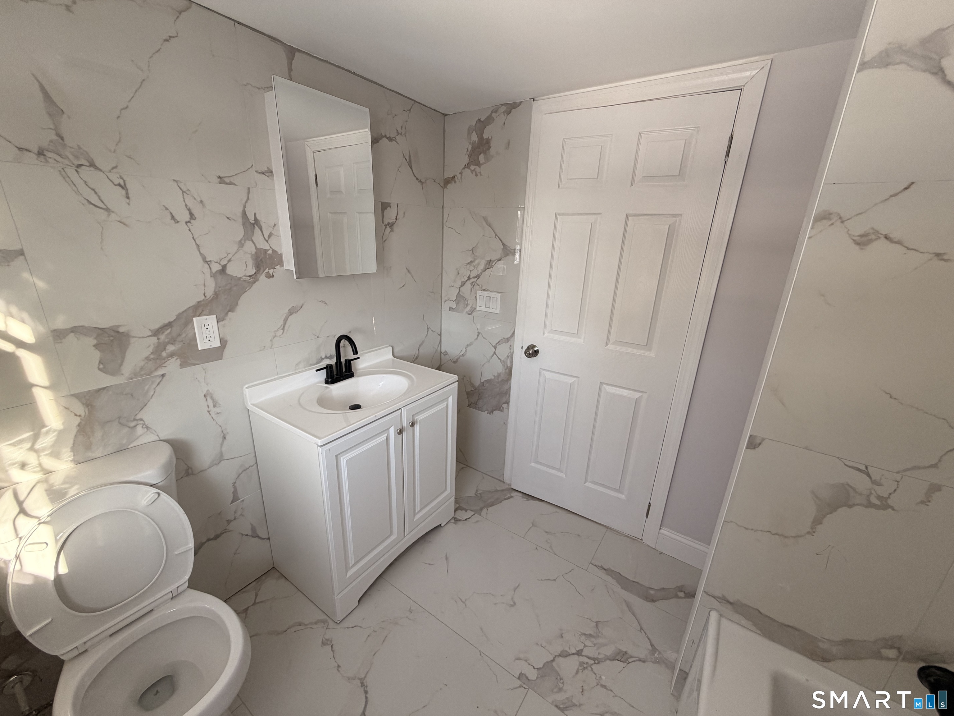 8 River Road East Haven CT 06512