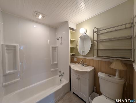 24 Thompson Court Enfield CT 06082