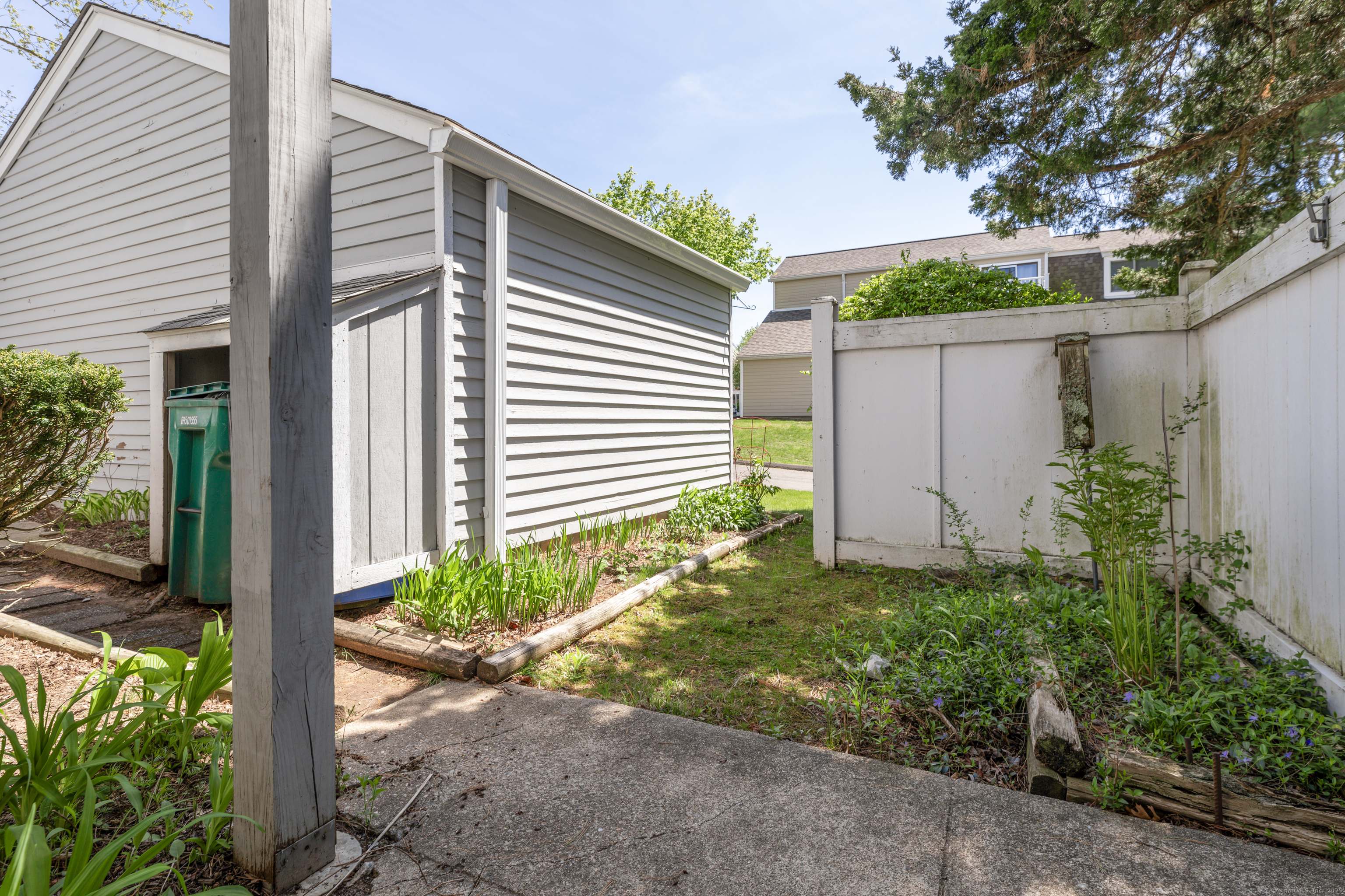 20 Peddlars Drive Branford CT 06405