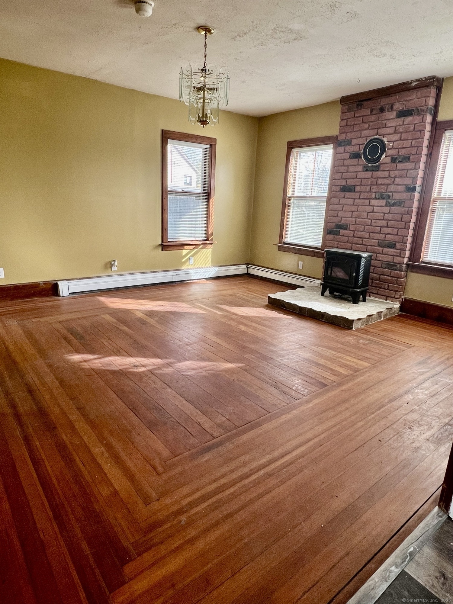 10 Russell Street Enfield CT 06082