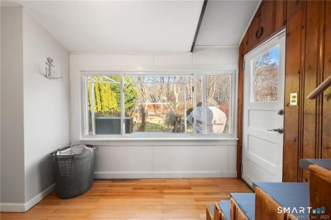 121 Shore Road Waterford CT 06385
