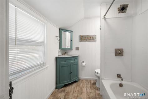 121 Shore Road Waterford CT 06385