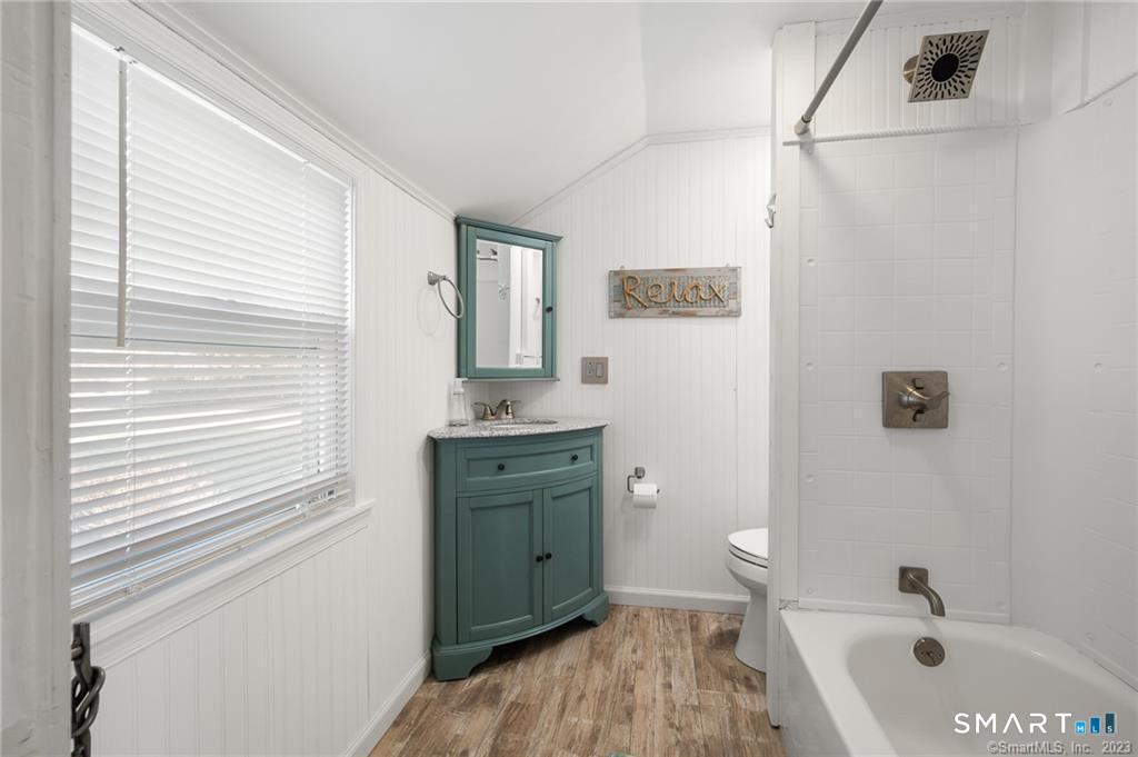 121 Shore Road Waterford CT 06385