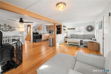121 Shore Road Waterford CT 06385