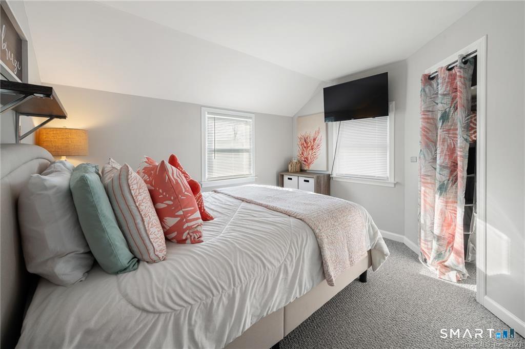 121 Shore Road Waterford CT 06385