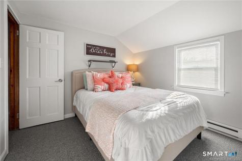 121 Shore Road Waterford CT 06385